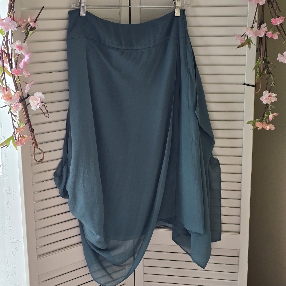 Eileen Fisher Women’s Size Small Asymmetrical Hem Skirt: